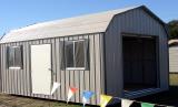 BARN WITH ROLL UP